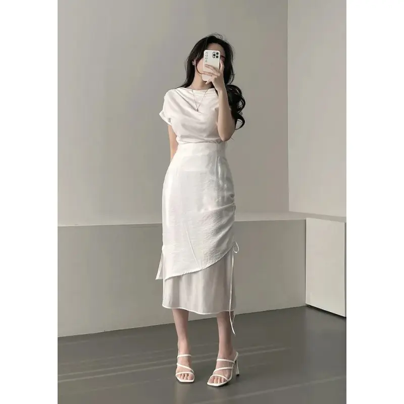 Straight-shoulder Short-sleeve Slim-fit Figure-flattering Crewneck T-shirt