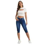 7545c5c3-7394-433a-ba4c-bd35470d5ab2_fine.webp Comfort Stretch Plus-Size Capri Pants with Button Detail