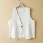 8e9e5fe1-80ce-4b93-ac95-13629d8d7bcc.webp Relaxed Fit Cotton-Linen Sleeveless Vest with Button Detail