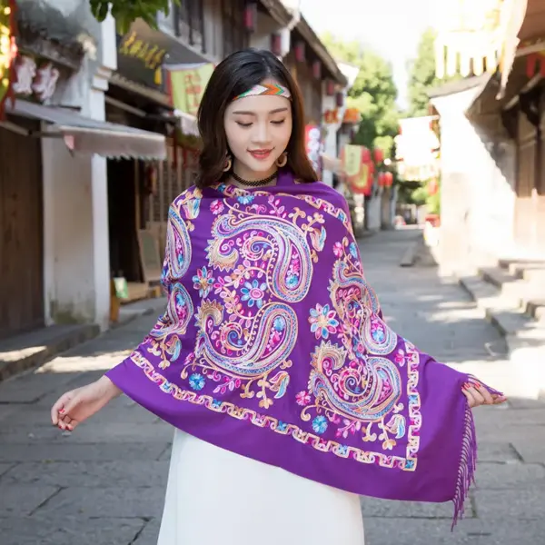 Warmth-Boosting Embroidered Cashmere Scarf, Great Wall Pattern