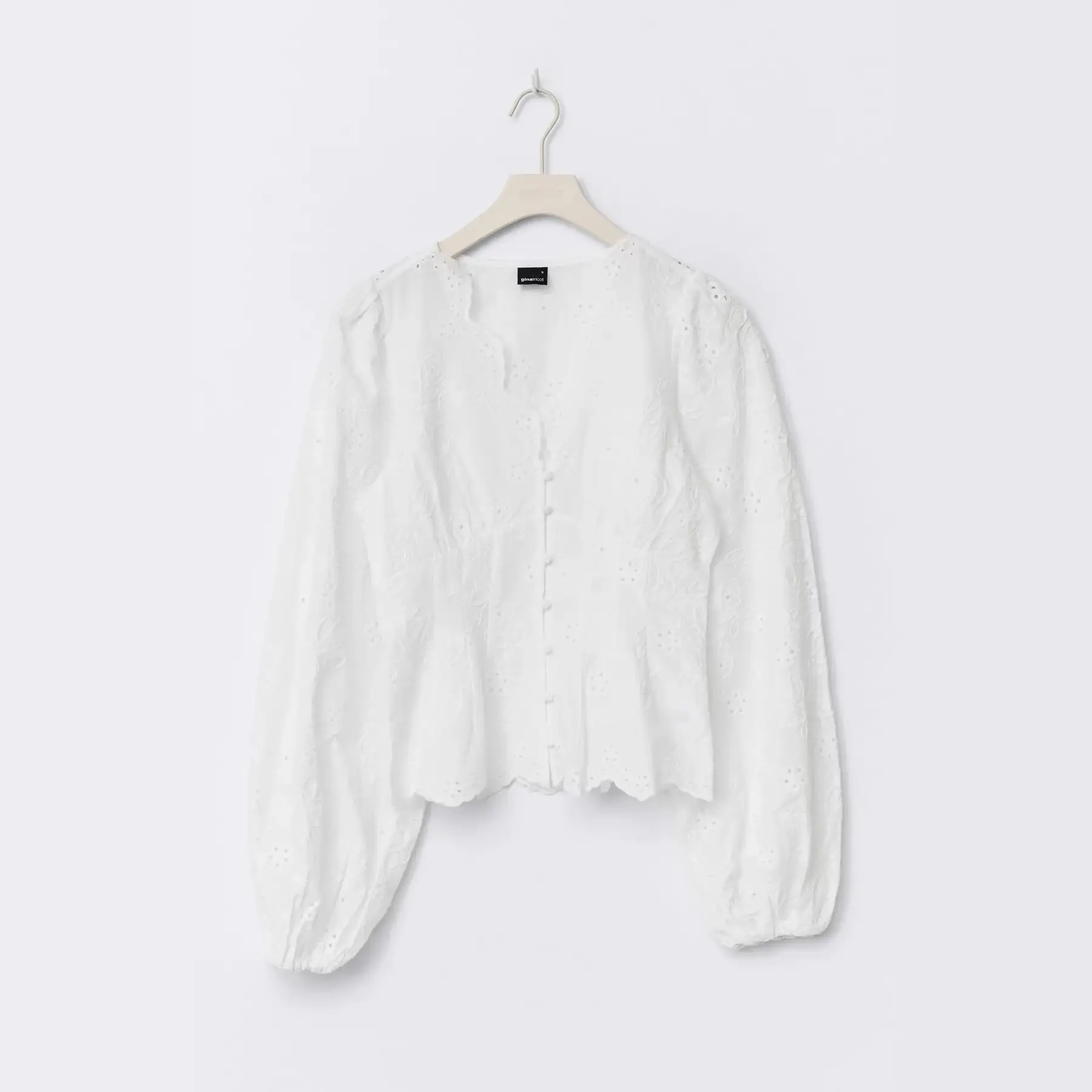 Slim Fit Lace-Trim Cotton Women’s Shirt with Princess Sleeves Slim Fit Lace-Trim Cotton Women’s Shirt with Princess Sleeves