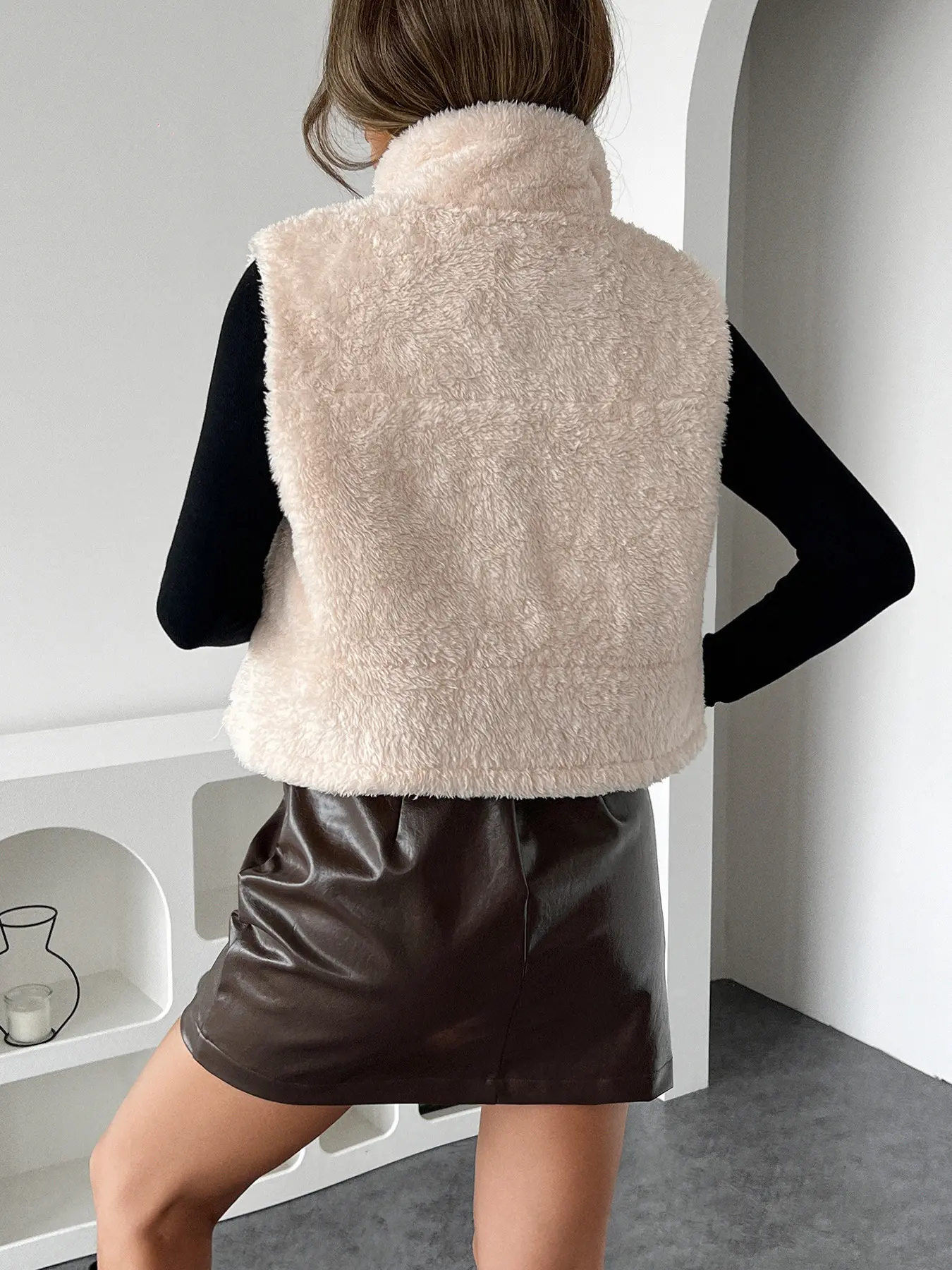 New Color-blocked Lambswool Vest With Integrated Leather And Fur
