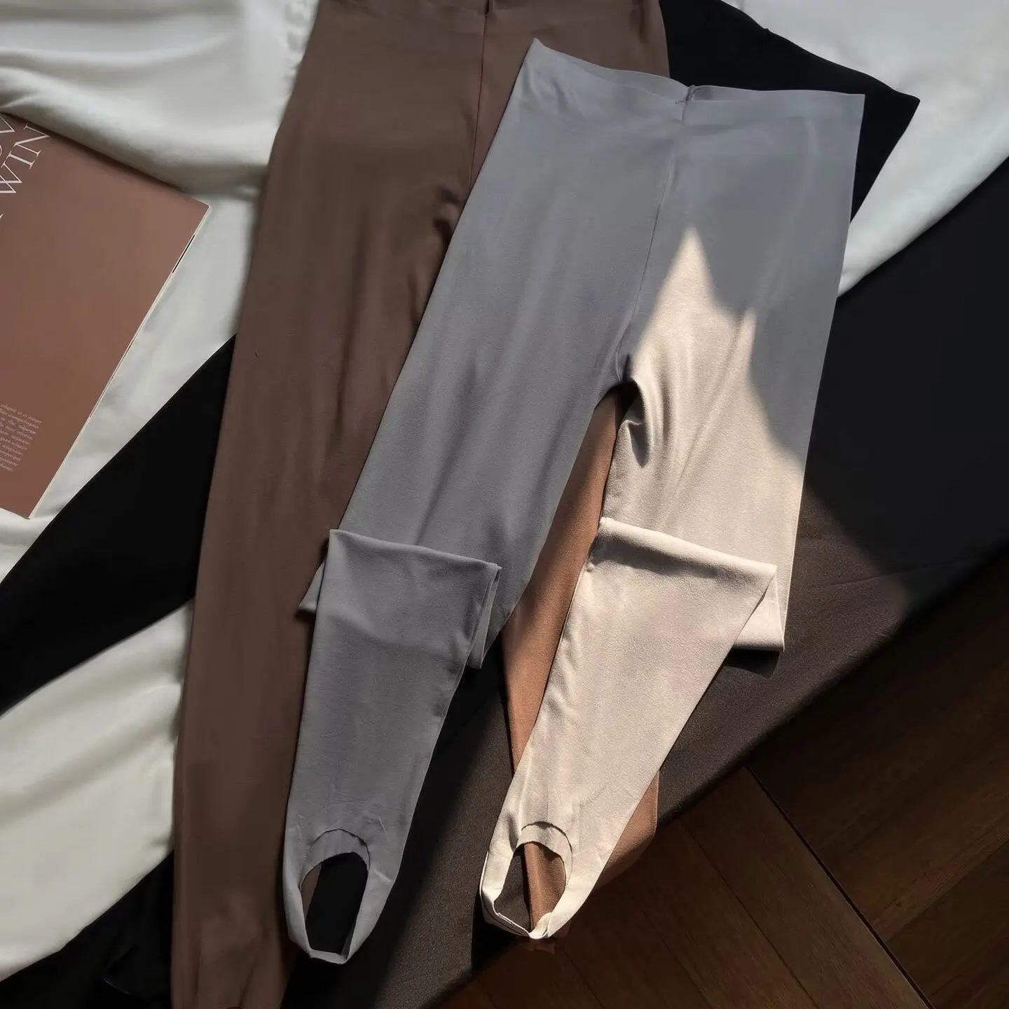 Women's High-Waist Yoga Thin Seamless Ankle-Length Shark Leggings Women's High-Waist Yoga Thin Seamless Ankle-Length Shark Leggings