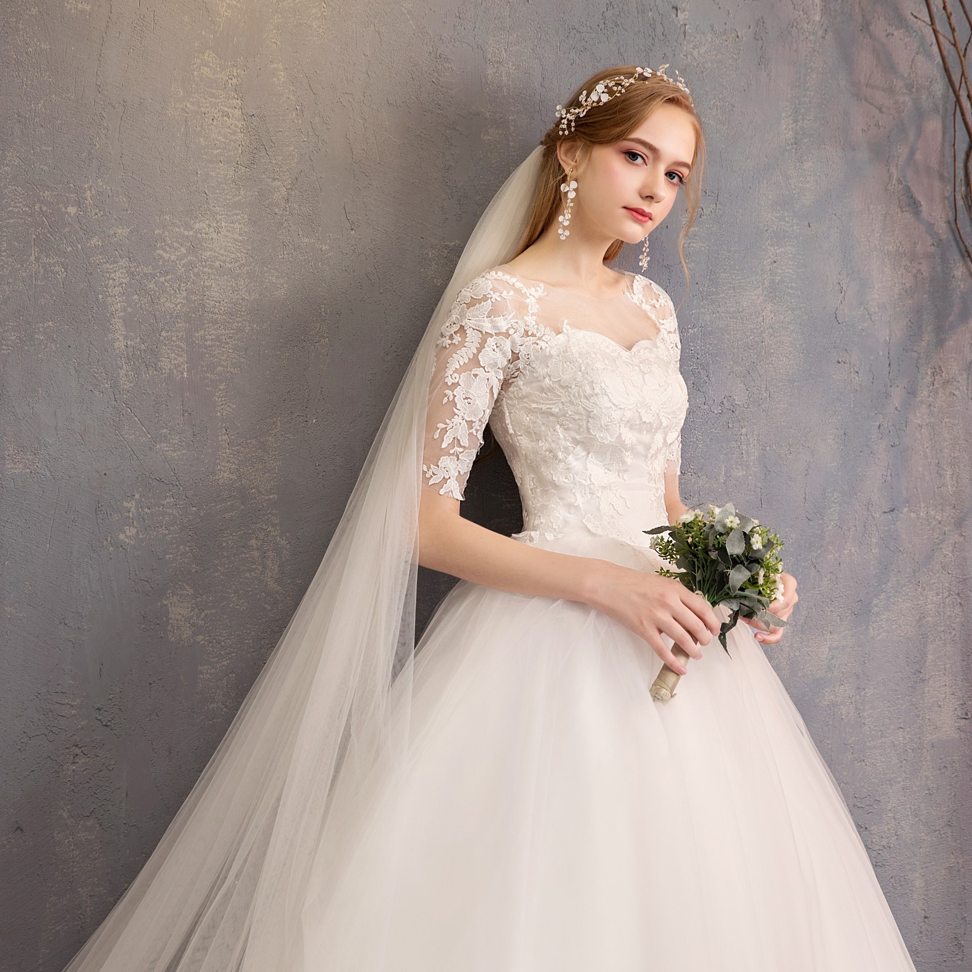 Flattering Plus Size Wedding Dress with Puff Skirt Flattering Plus Size Wedding Dress with Puff Skirt