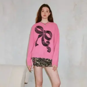 Plush Faux Mink Fur Bow-Knot Crewneck Sweater (Relaxed Fit)
