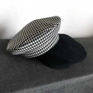 Flattering Large Face Beret for Women, Painters Cap - Lined