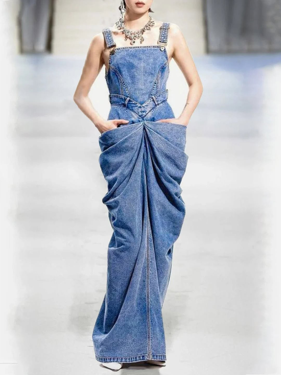 Denim Suspender Pleated Maxi Dress for Relaxed Daily Wear Denim Suspender Pleated Maxi Dress for Relaxed Daily Wear