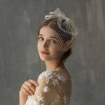 ad601883-141b-40a7-9508-93594e0e6bc6.jpg European And American White Mesh Bow Veil