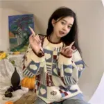 b1292771-2c9a-4ff8-91ee-bb42317c1885.webp Retro Color-Block Heart Sweater Knit Top, Apricot Blue