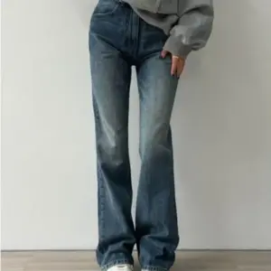 High-Waist Flared Denim Jeans for Women with Pockets