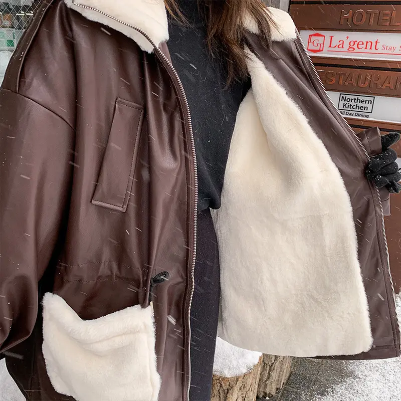 Waist-Flattering PU Leather Coat Jacket with Fur Collar Waist-Flattering PU Leather Coat Jacket with Fur Collar