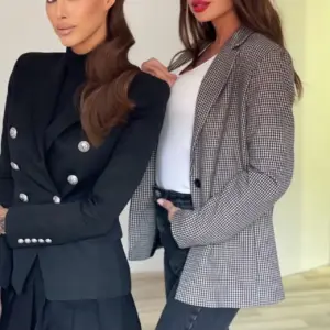 Tailored Autumn Style: Slim-Fit Double-Breasted Blazer