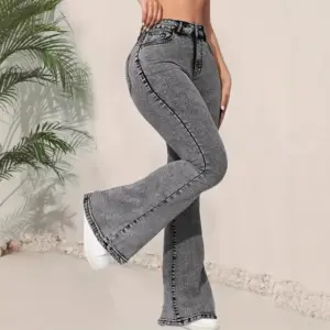 Flattering Mid-Rise Flared Denim Pants in Gray with Stretch