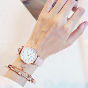 Retro Style Quartz Women’s Watch, 30 mm Round Dial