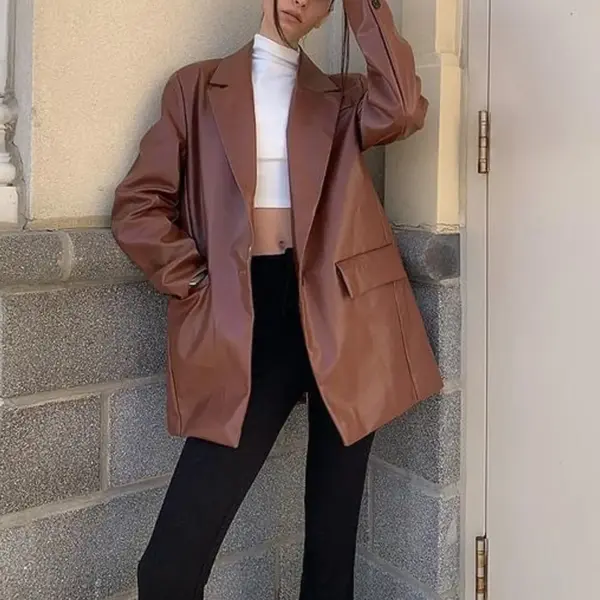Women's Warm Leather Jacket with Peter Pan Collar - Black