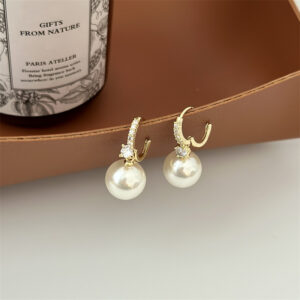 Women's Casual Elegant Simple Pearl Earrings