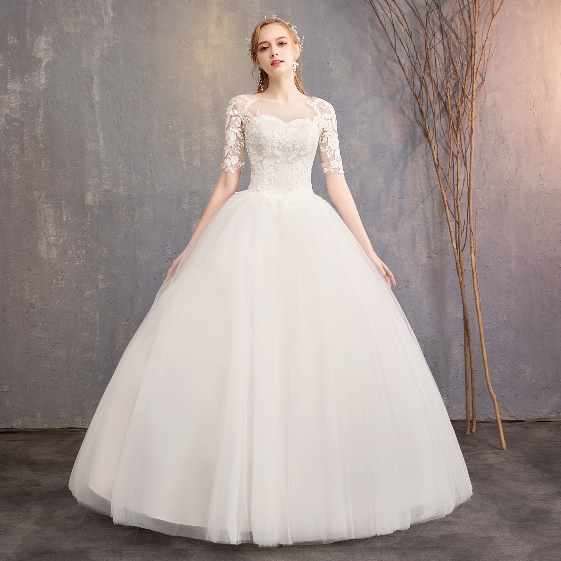 Flattering Plus Size Wedding Dress with Puff Skirt Flattering Plus Size Wedding Dress with Puff Skirt