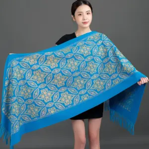 Warmth-Keeping Cashmere Scarf with Golden Silk Lily Embroidery