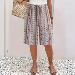 Elastic Waist Printed Roma Cloth Capri Shorts for Women