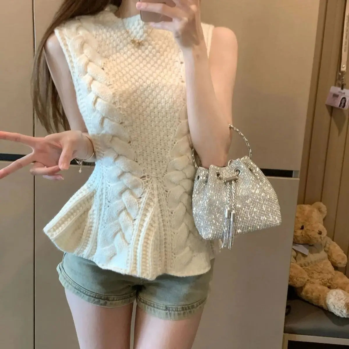 Waist-Cinching Cable Knit Sleeveless Vest - Slim Fit