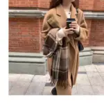 e2fb1b7c-4f64-457c-94a5-b5a9a916e81f.webp Slimming Mid-Length Wool Coat with Faux Fur Collar
