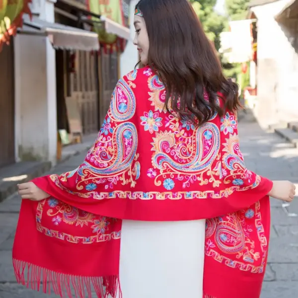 Warmth-Boosting Embroidered Cashmere Scarf, Great Wall Pattern