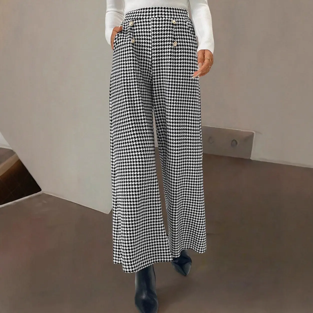Textured 3 D Embossed Houndstooth Cropped Wide-Leg Pants - Black Textured 3 D Embossed Houndstooth Cropped Wide-Leg Pants - Black
