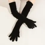 fcea01e2-bec0-4bb8-9666-64984ec39c0c.webp Sleek Statement Fit Gold Velvet Bridal Gloves for Winter